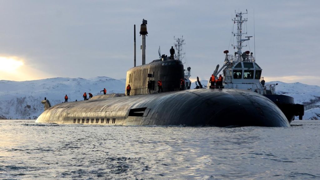 Na zdjęciu: Okręt podwodny Biełgorod, pokazany na zdjęciu wariant typu Oscar II, jest w stanie wystrzelić torpedy atomowe Posejdon, jedną z broni zagłady zamówionych przez Władimira Putina. / Zdjęcie: Rosyjska Marynarka Wojenna