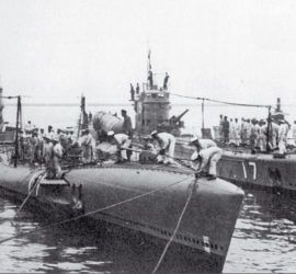 Okręty podwodne I 51 oraz I 52 w czasie jednego z rejsów szkoleniowych. / Zdjęcie: zbiory Shizuo Fukui