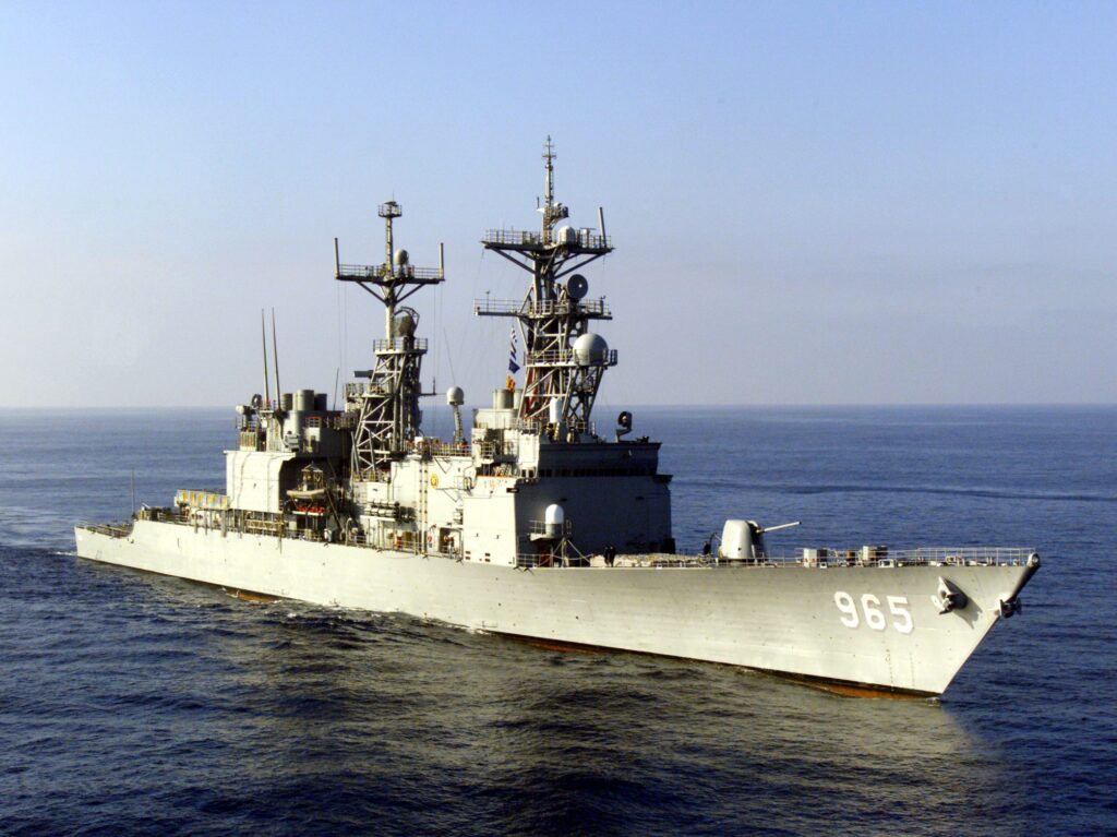USS Kinkaid (DD 965) — niszczyciel typu Spruance Amerykańskiej Marynarki Wojennej./ Zdjęcie: Marynarka Wojenna USA/Michaela D. Kennedy'ego