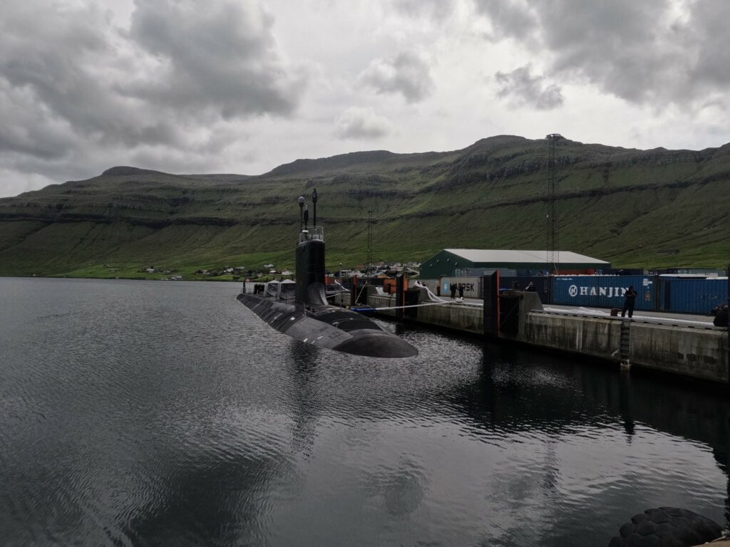 Okręt podwodny typu Virginia USS Delaware (SSN 791) przybył do Tórshavn. / Zdjęcie: Szósta Flota USA / Cmdr. Michael N. Mowry