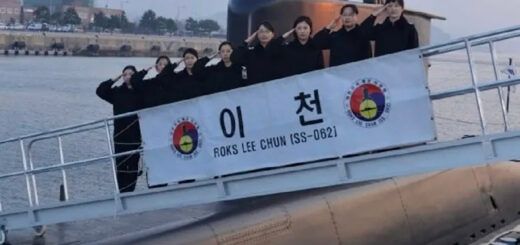 Zdjęcie marynarek z Republiki Korei podczas jednodniowego podwodnego pobuty na pokładzie KSS Icheon. Załogi żeńskie będą wybierane od 2023 r. / Zdjęcie: Marynarka Wojenna Republiki Korei