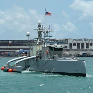 Sea Hunter, bezzałogowy okręt nawodny, przybywa do Pearl Harbor 29 czerwca, aby wziąć udział w ćwiczeniach Rim of Pacific 2022. / Zdjęcie: MC2 Aiko Bongolan/US Navy