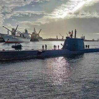 Portugalski okręt podwodny NRP „Arpão” wpływa do Kapsztadu. / Zdjęcie: elsnorkel.com