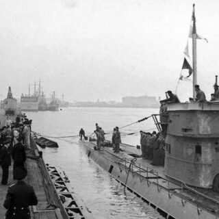 Niemiecki U-Boot typu IXC wraca do bazy. / Zdjęcie: wikipedia.pl