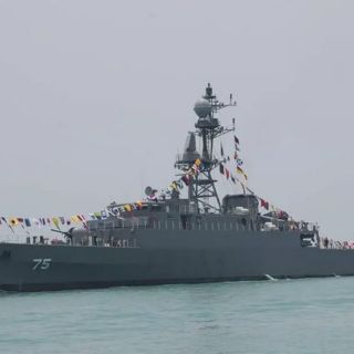 Fregata rakietowa typu Moudge IRIS Dena. / Zdjęcie: mashreghnews