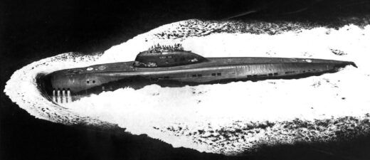 K-314 projektu 671 (Victor I) sfotografowany w tracie forsowania cieśniny Malakka w 1974 roku. / Fot. U.S. Navy, grzecznościowo John Jordan