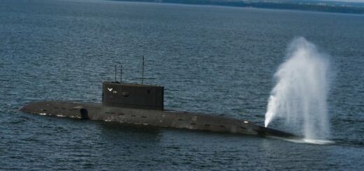Okręt podwodny ORP Orzeł przygotowuje się do zanurzenia podczas ćwiczeń. / Zdjęcie: kmdr ppor. Radosław Pioch/Marynarka Wojenna.