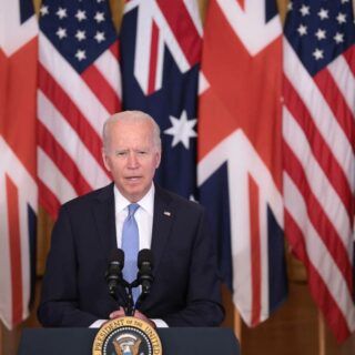 Prezydent USA Joe Biden przemawia w Białym Domu, 15 września 2021 r. gdzie poinformował o inicjatywie w zakresie bezpieczeństwa narodowego dotyczącą współpracy z Australią i Wielką Brytanią. / Zdjęcie: Win McNamee/Getty Images