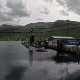 Okręt podwodny typu Virginia USS Delaware (SSN 791) przybył do Tórshavn. / Zdjęcie: Szósta Flota USA / Cmdr. Michael N. Mowry
