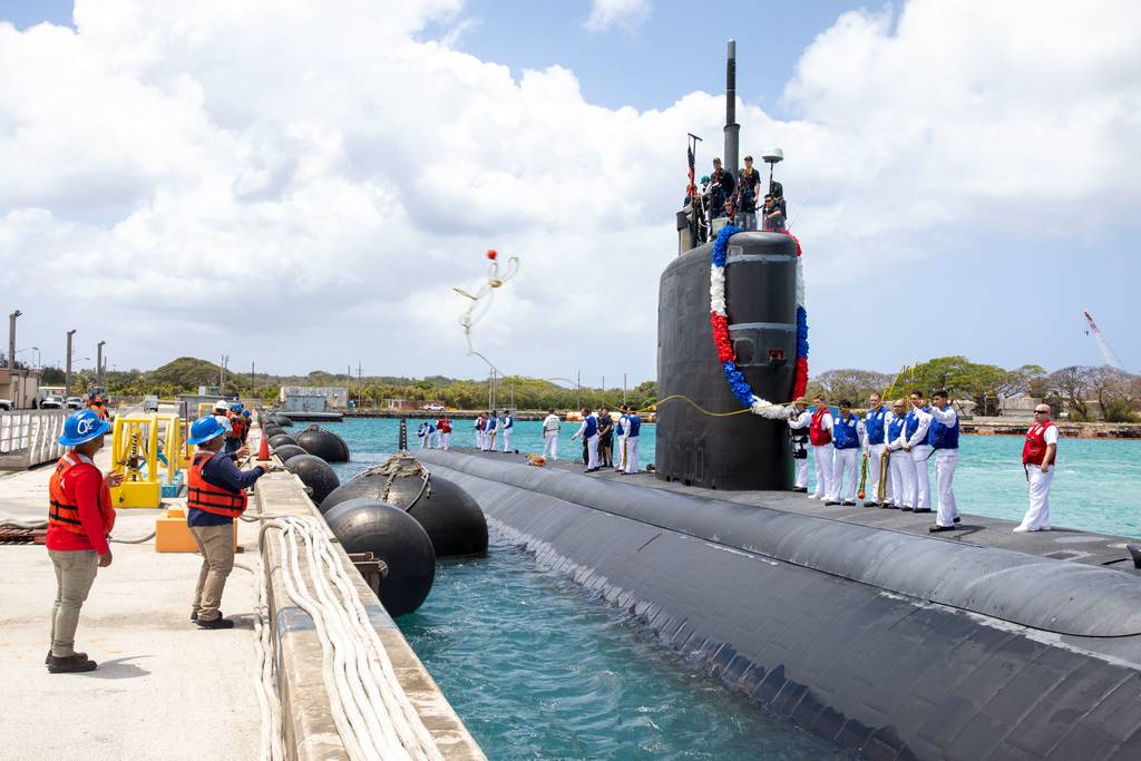 Okręt podwodny typu Los Angeles USS Annapolis przybywa na Guam 28 marca. / Zdjęcie: MC2 Zachary Grooman/Navy