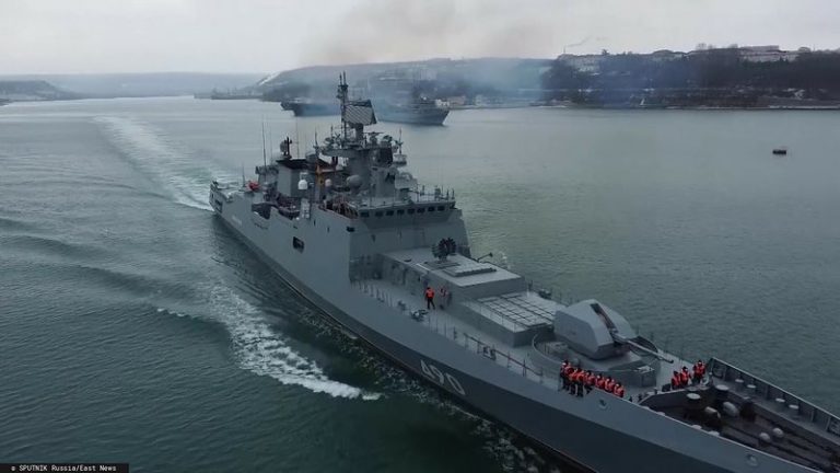 Rosyjskie Okręty w drodze na Morze Czarne. / Zdjęcie: East News
