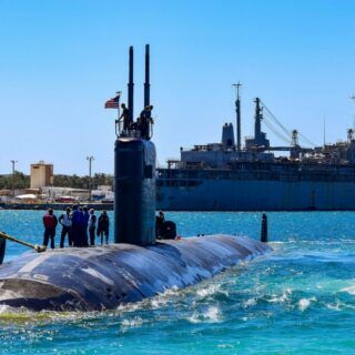 Okręt podwodny typu Los Angeles USS Asheville w bazie marynarki wojennej Guam. / Zdjęcie: Departament Obrony USA