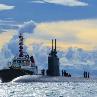 Okręt podwodny US Navy Hampton (typ Los angeles) niedalego wyspy Saipan na Marianach Północnych - 21 października 2021 r. / Zdjęcie: Marynarka Wojenna USA