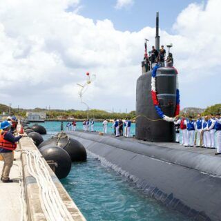 Okręt podwodny typu Los Angeles USS Annapolis przybywa na Guam 28 marca. / Zdjęcie: MC2 Zachary Grooman/Navy