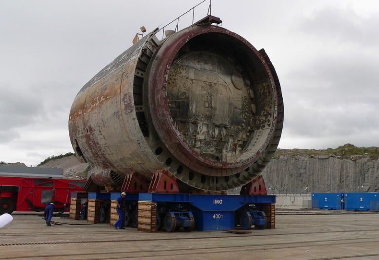 Dzięki funduszom zachodnim zutylizowano m.in. ten przedział reaktora z okrętu podwodnego
K-436 projektu 705 typu Lira/Alfa / Zdjęcie: bellona.ru