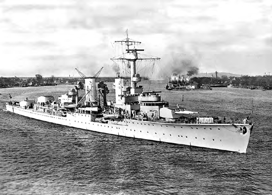 Krążownik lekki Königsberg w bazie Świnoujście. / Zdjęcie: zbiory Jarosław Malinowski