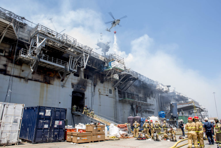Walka z pożarem na USS Bonhomme Richard. / Zdjęcie: US Nav