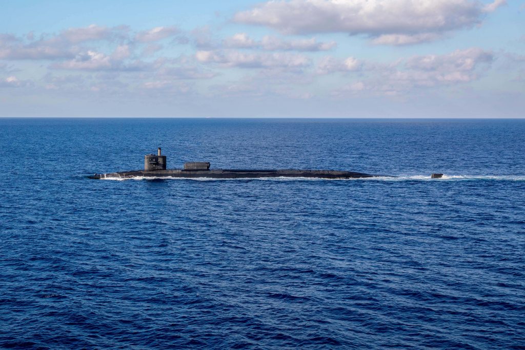 Okręt podwodny z rakietami balistycznymi typu Ohio USS Florida (SSGN 728) przepływa przez Morze Jońskie, 4 listopada 2022 r. / Zdjęcie: Marynarka Wojenna Stanów Zjednoczonych wykonane przez specjalistkę ds. komunikacji 2. klasy Christine Montgomery
