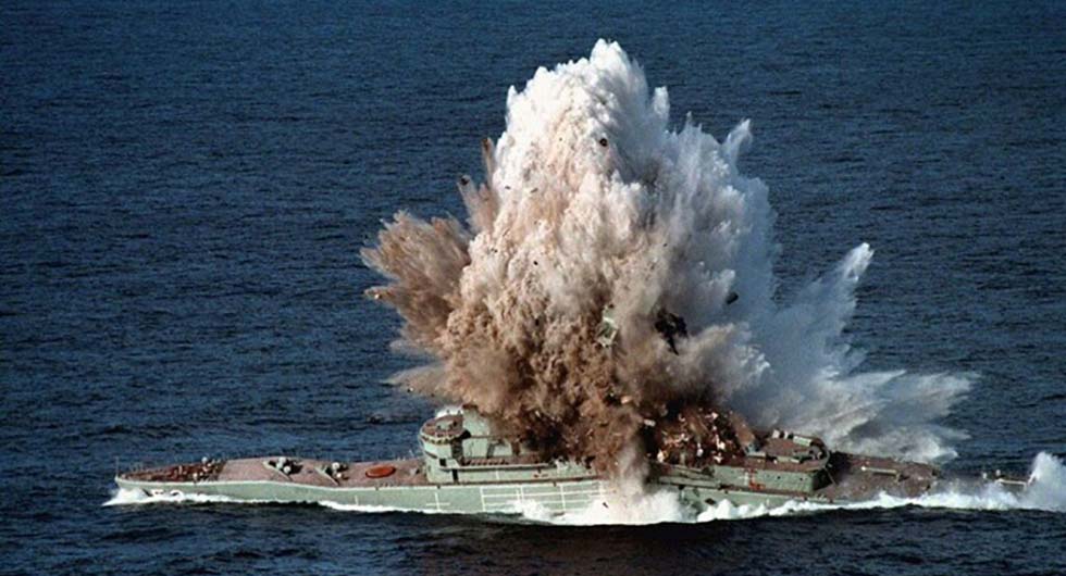 Fregata Leander, była HMAS Torrens trafiona torpedą podczas ćwiczeń SINKEX, 1999. / Zdjęcie: Australijski Departament Obrony