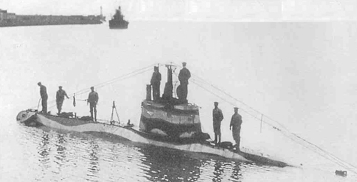 Niemiecki mały okręt podwodny UB 7 przerzuconyu na Morze Czarne
z baz austro-węgierskich na Adriatyku. / Zdjęcie: zbiory Władymir Zabłockij