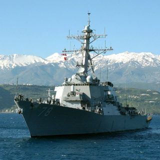 Niszczyciel rakietowy US Navy typu Arleigh Burke DDG 78 USS Porter. / Źródło: Wikipedia