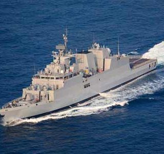 Korweta INS Kavaratti Stealth do zwalczania okrętów podwodnych. / Zdjęcie: defencenews.in