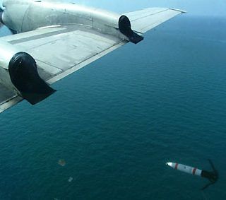Mina MK-62 zrzucona przez samolot P 3C Orion. / Zdjęcie: www.navy.mil
