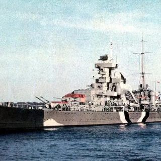 Niemiecki krążownik z czasów II wojny Prinz Eugen z malowaniem utrudniającym określenie długości kadłuba. / Zdjęcie: Domena publiczna