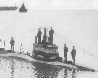 Niemiecki mały okręt podwodny UB 7 przerzuconyu na Morze Czarne z baz austro-węgierskich na Adriatyku. / Zdjęcie: zbiory Władymir Zabłockij