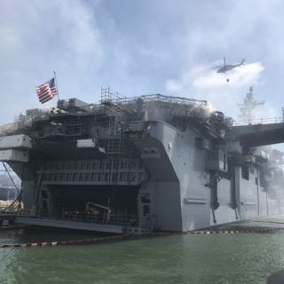 Walka z pożarem na USS Bonhomme Richard. / Zdjęcie: US Navy
