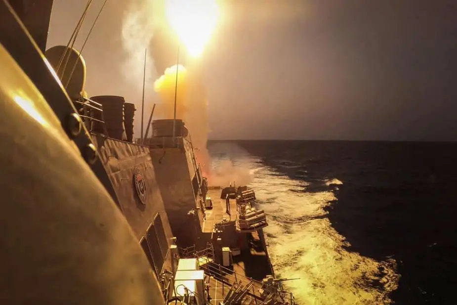 USS Carney podczas przechwycenia rakiet Huti i bezzałogowych statków powietrznych na Morzu Czerwonym. / Zdjęcie: Departament Obrony USA