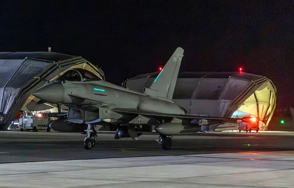 Powrót Typhoona FGR4 w RAF Akrotiri na Cyprze po uderzeniu w cele wojskowe w Jemenie. / Zdjęcie: Brytyjskie Ministerstwo Obrony