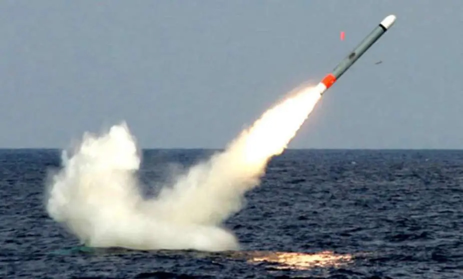 Wystrzelone z amerykańskiego okrętu podwodnego rakiety manewrującej Tomahawk na cele Houthi. / Zdjęcie: USNI