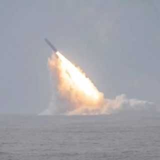 Oczekuje się, że umowa brytyjskiego Ministerstwa Obrony z Lockheed Martin dotycząca programu rakiet nuklearnych Trident II D5 będzie kosztować „znacznie więcej niż pierwotnie szacowano na 205 miliardów dolarów”. / Zdjęcie: Lockheed Martin