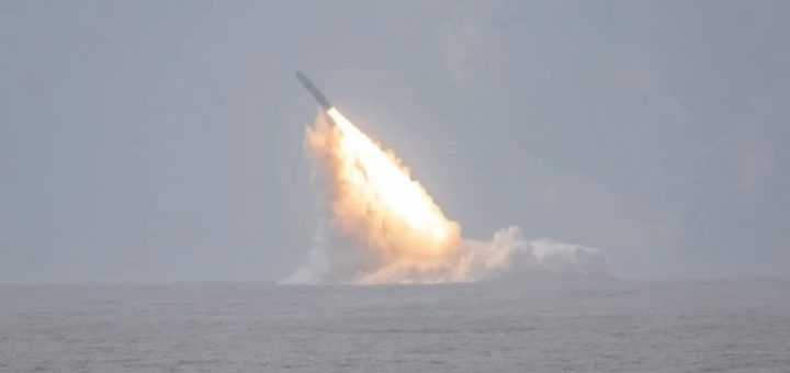 Oczekuje się, że umowa brytyjskiego Ministerstwa Obrony z Lockheed Martin dotycząca programu rakiet nuklearnych Trident II D5 będzie kosztować „znacznie więcej niż pierwotnie szacowano na 205 miliardów dolarów”. / Zdjęcie: Lockheed Martin