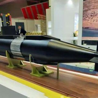 Iran zaprezentował model okrętu podwodnego typu Fateh z napędem niezależnym od powietrza podczas wystawy DIMDEX-2024. / Zdjęcie: Naval News